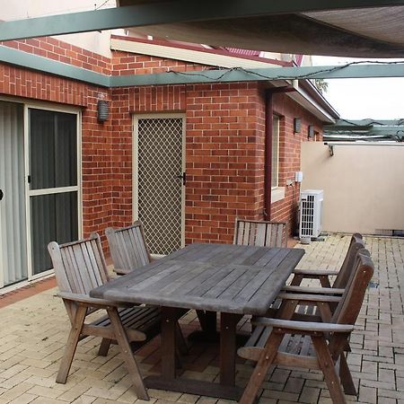 Albury Suites - Schubach Street Szoba fotó